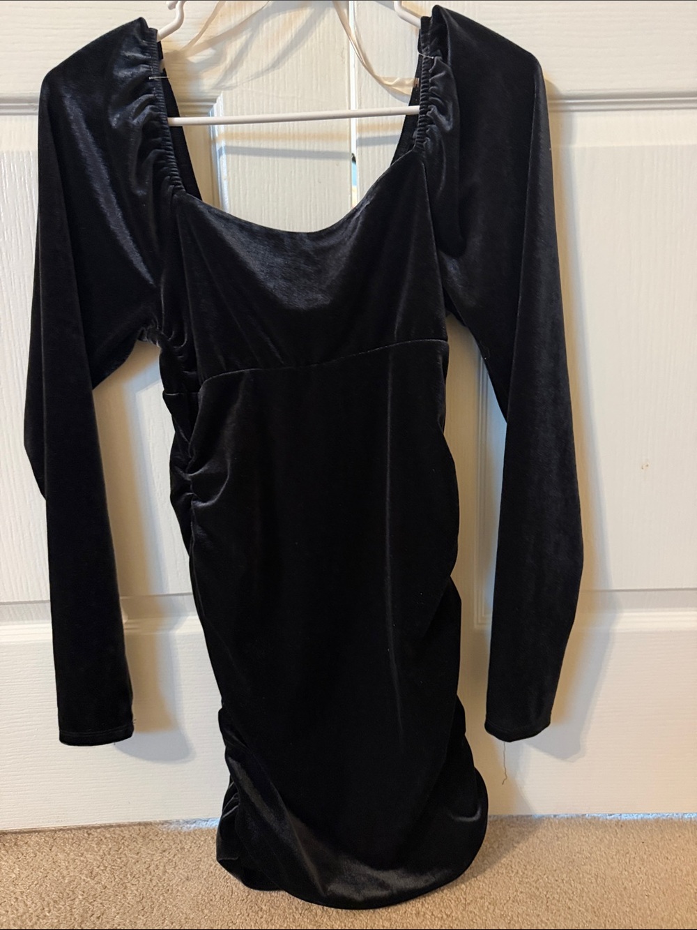 Black Velvet Long-Sleeve Bodycon Side Rouching Dress Small